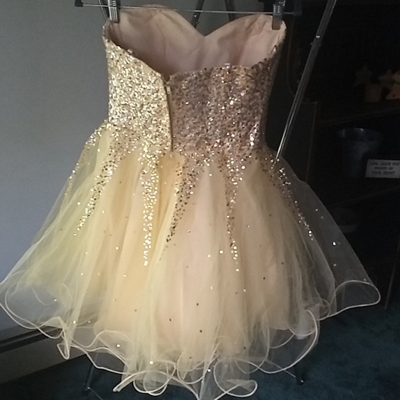 Dress - Picture 5 of 8